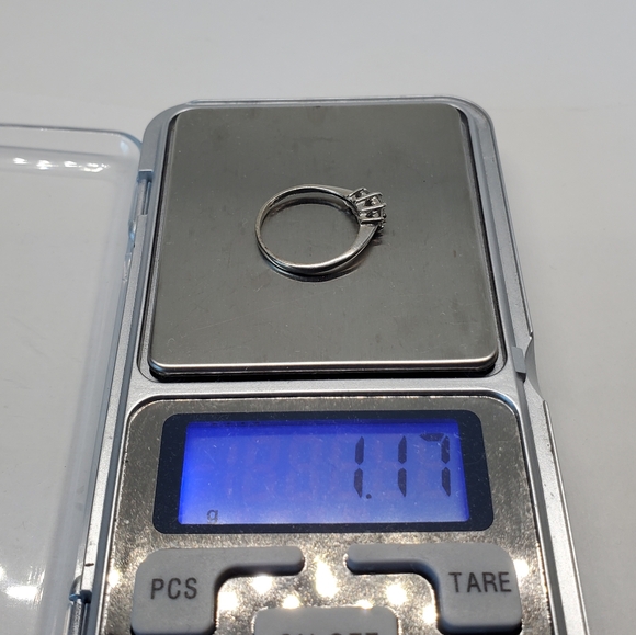 14k White Gold Three Stone Square Princess Diamond Heart Cutout Ring - Picture 11 of 11